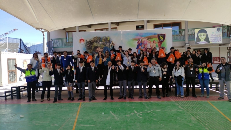 Voluntariado de Codelco entrega 1068 kits escolares a Don Bosco Calama