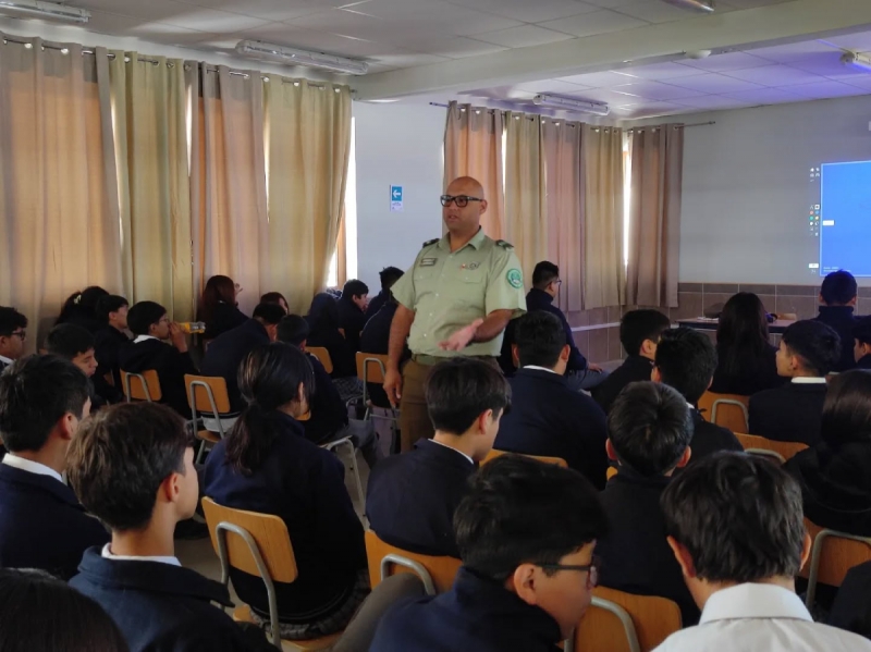 Carabineros de Calama realiza primera charla del año en el Colegio Don Bosco